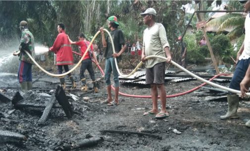 Api Lumat Satu Unit Gudang Pabrik Daur Ulang