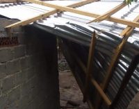 Angin Puting Beliung Sapu Puluhan Rumah Warga Karang Endah