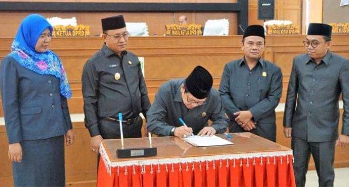 DPRD Muara Enim Ketuk Palu Raperda APBD Perubahan 2019