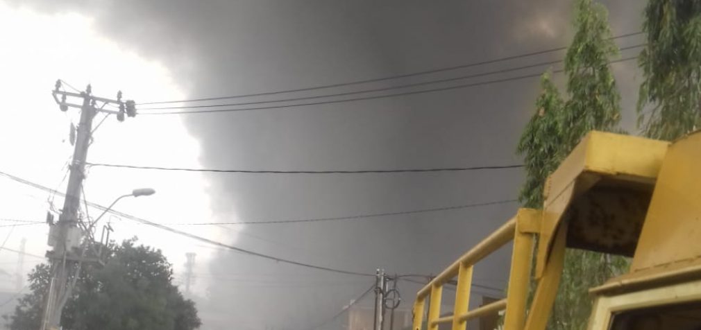 Warga Histeris Gudang Pengepul Limbah Plastik Yang Terbakar Sempat Keluarkan Suara Ledakan
