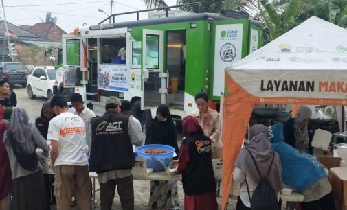 Humanity Foodtruck ACT Sapa Warga Terdampak Kebakaran Tangga Buntung