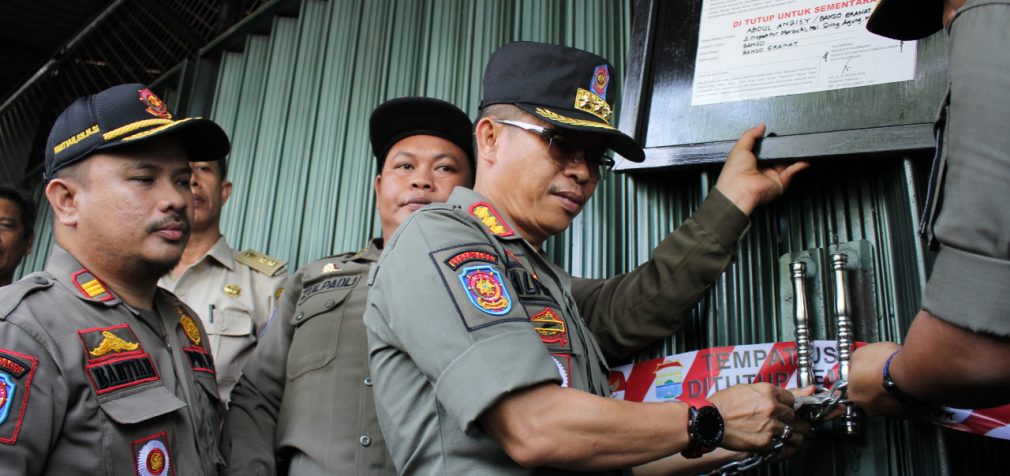 Tolak Gunakan E-Tax, Bakso Granat Mas Aziz Disegel BPPD Palembang