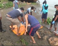 Mayat Tanpa Busana Ditemukan “Ngambang” di Tepian Sungai Musi