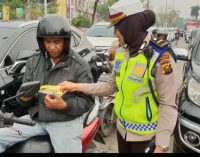 Satlantas Polrestabes Palembang Bagikan 10 Ribu Brosur Tertib Lalu Lintas
