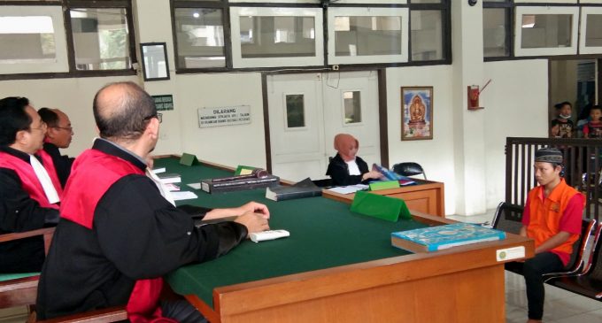 Ngembat Besi Reklame, Ipan Dibui 1,5 Tahun