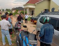 Ulah Memalukan Oknum Polisi Bawa BaraKkuda dan Senjata Laras Panjang Untuk Takuti Warga