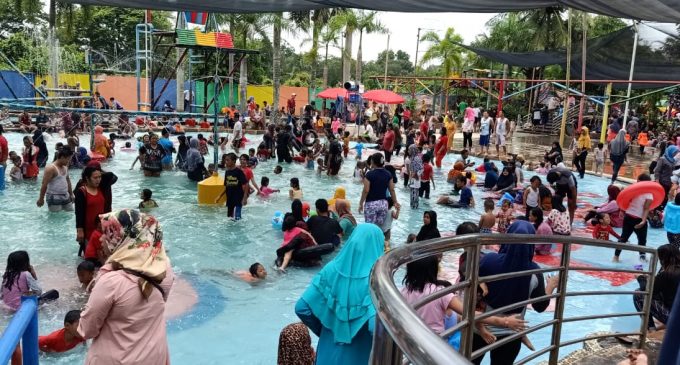 Pengunjung Fantasi Island Dihibur Music Live