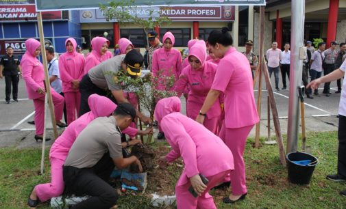 Polrestabes Palembang Tebar Bibit Pohon 