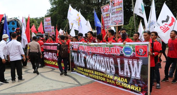 Pemkab Muara Enim Terima Perwakilan Demonstran Menolak Omnibus Law