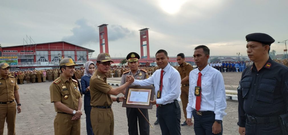 Polrestabes Palembang Terima Dua Penghargaan Walikota