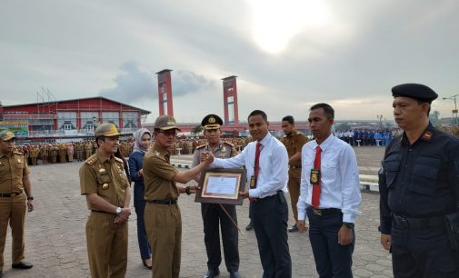 Polrestabes Palembang Terima Dua Penghargaan Walikota