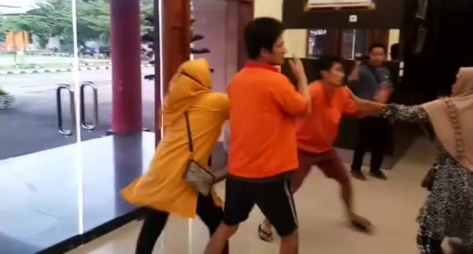 Rekontruksi Pembunuhan Taksi Online Berlangsung Ricuh