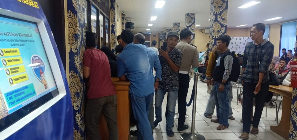 Server “Hang”, Pemohon SIM Menumpuk
