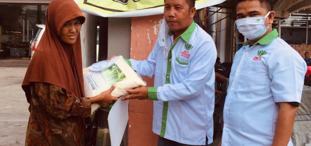 Pemuda Tani HKTI Sumsel Lakukan Penyemprotan Disinfektan Lawan Covid 19