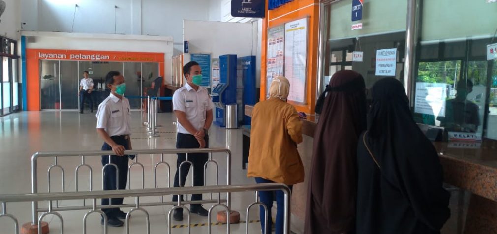 Penumpang KA dan LRT Wajib Pakai Masker