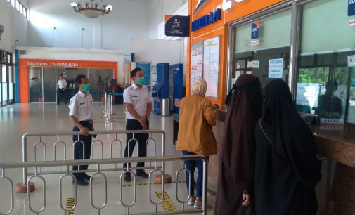 Penumpang KA dan LRT Wajib Pakai Masker