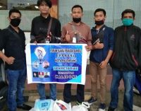 Forum Suara Pemuda Sumsel Kecamatan Kalidoni Bagi Takjil dan Masker 
