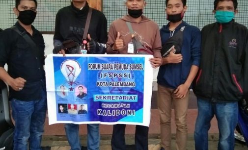 Forum Suara Pemuda Sumsel Kecamatan Kalidoni Bagi Takjil dan Masker 