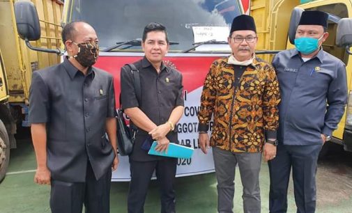 Reses, Anggota DPRD PALI Bagikan Paket Sembako dan Masker Kepada Warga