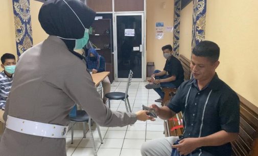 Pemohon SIM Diwajibkan Memakai Masker