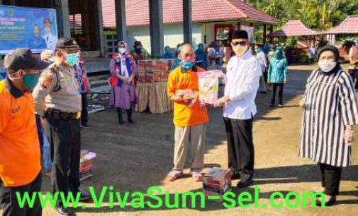 Bagikan Paket Sembako, Bupati Pali Minta Masyarakat Tetap Patuh Dengan Anjuran Pemerintah