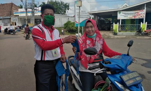 Tak Mau Ketinggalan, Relawan Lematang Bagi Ribuan Masker di Kecamatan Tanah Abang