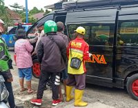 Jumat Barokah, Gegana Brimob Polda Sumsel Bagikan 300 Nasi Kotak Hasil Karya Sendiri