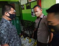 Intelkam Polda Sumsel – DPP FORPESS Bagikan Sembako Untuk Warga Terdampak Covid 19