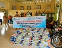 PLTU Sumsel 8 Salurkan Beras di Desa Ring Satu dan Desa Jalur Transmisi