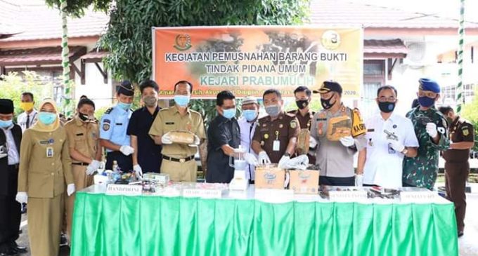 Puluhn Kilogram BB Narkoba dan 3 Pucuk Senpi Dimusnahkan