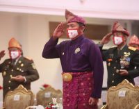 Kenakan Baju Adat, Herman Deru Upacara HUT RI Bersama Presiden Secara Virtual