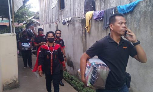 Telusuri Gang Sempit, FORSA Bantu Korban Kebakaran