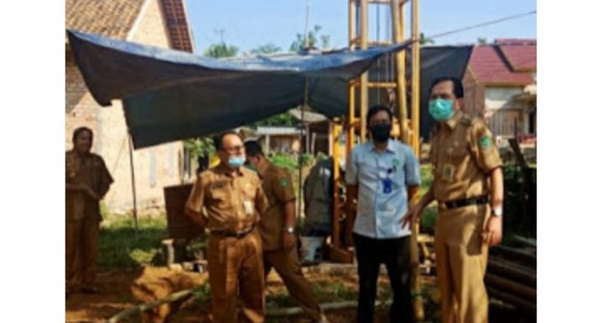 Ridho Yahya Tinjau Pembuatan Sumur Bor di Desa Kemang Tanduk