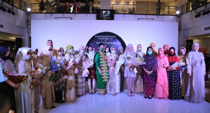 Jumputan Nanas Prabumulih Pukau Pengunjung Palembang Fashion Food Festival 2020