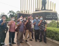 Usai Deklarasi, IWO Ogan Ilir Bagi – Bagi Masker