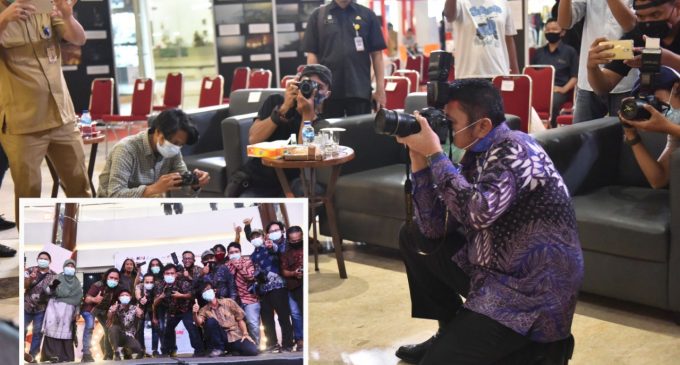 Gubernur Herman Deru Jadi Fotografer Dadakan di OPI Mall