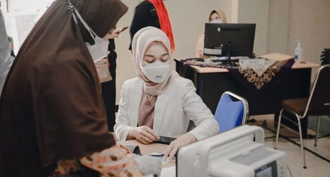 Dokter Rissa Jalani Vaksinasi Covid 19 Tahap Kedua