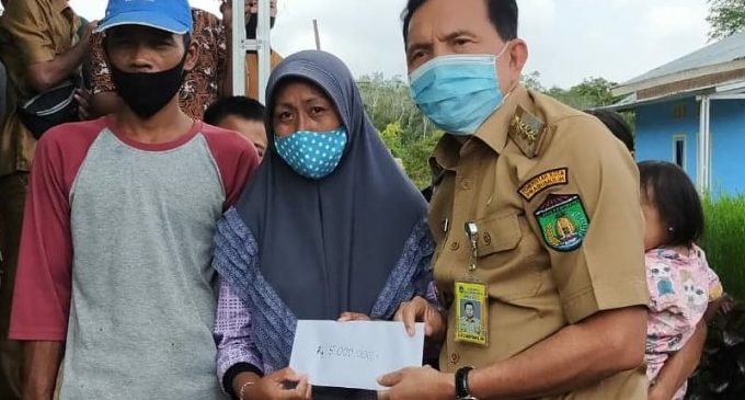 Ridho Yahya Bantu Korban Musibah Angin Puting Beliung