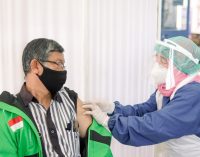 Pertama di Sumatera, Mitra Gojek Lansia Divaksinasi Covid-19 Oleh Pemkot Palembang