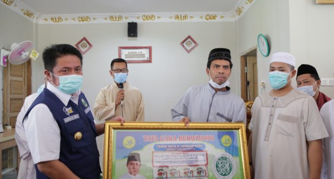Dipenghujung Ramadhan, Herman Deru Resmikan Masjid di Kecamatan Sako