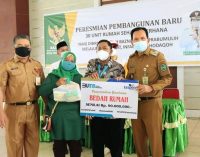 Giat Wako Prabumulih Jelang Lebaran Serahkan Kunci Rumah dari Baznas dan Taspen