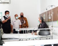 HD Tinjau Operasi Katarak Gratis Program CSR Bank Sumsel Babel