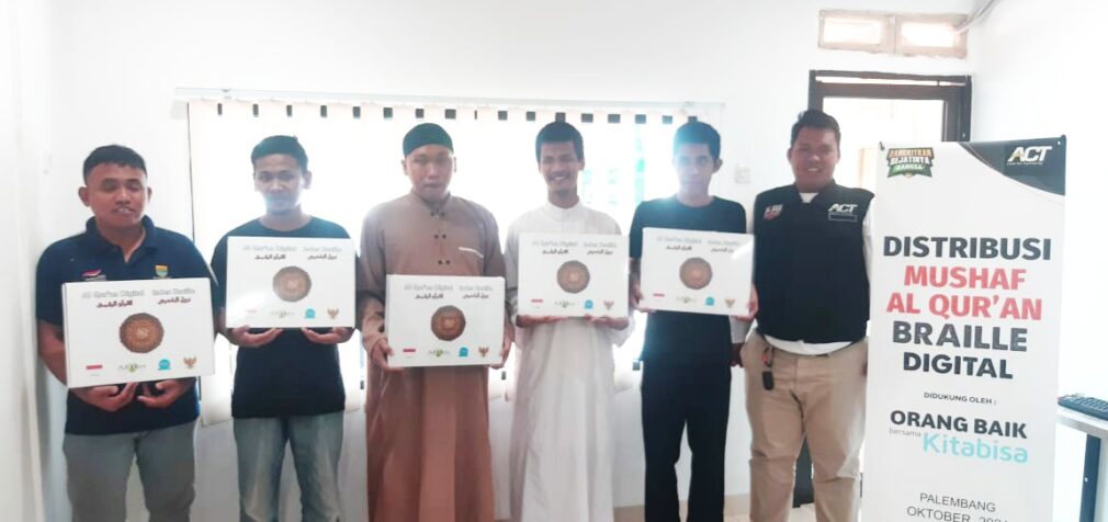 ACT Hadiahkan Alquran Braille Digital untuk Tunanetra