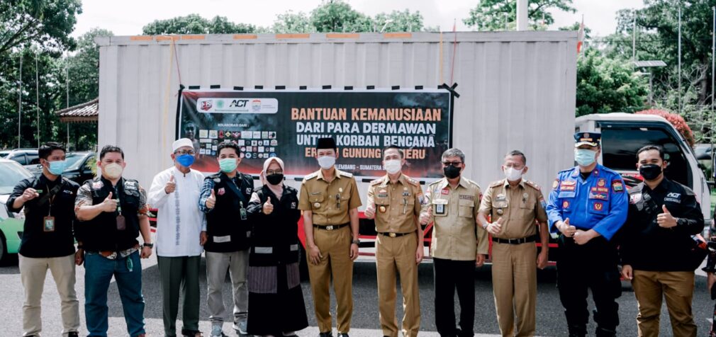 Pemkot Palembang Gandeng ACT kirim Bantuan 21 Ton Logistik untuk Korban Erupsi Semeru