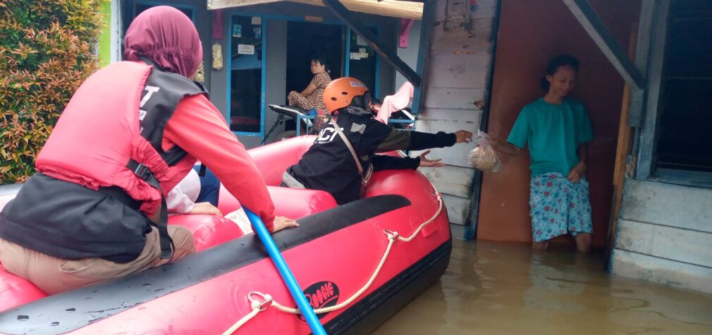 Banjir Kepung Palembang, ACT MRI Palembang Turunkan Tim Rescue