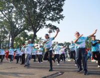 Lepas Jalan Sehat HUT Sumsel, Herman Deru : Ini Wujud Syukur Kita Tetap Tangguh Hadapi Pandemi