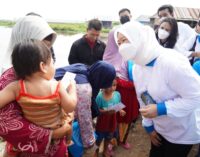 Momen HUT Sumsel ke-76, Feby Deru Salurkan Tali Asih Untuk Warga Sekitar TPA Keramasan