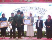 UBD dan Dua Dosen Terima Penghargaan Pelopor Kelas Bahasa Isyarat Goes to Campus