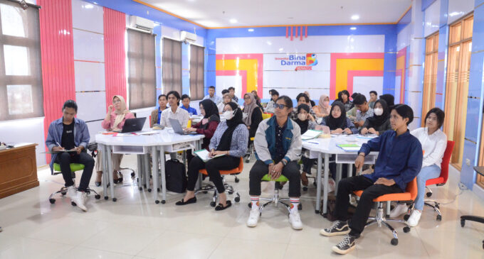 Humas PTBA Jadi Dosen Praktisi di UBD