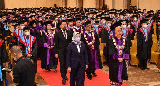 UBD Wisuda 780 Mahasiswa, 21 Diantaranya Lulus Cumlaude